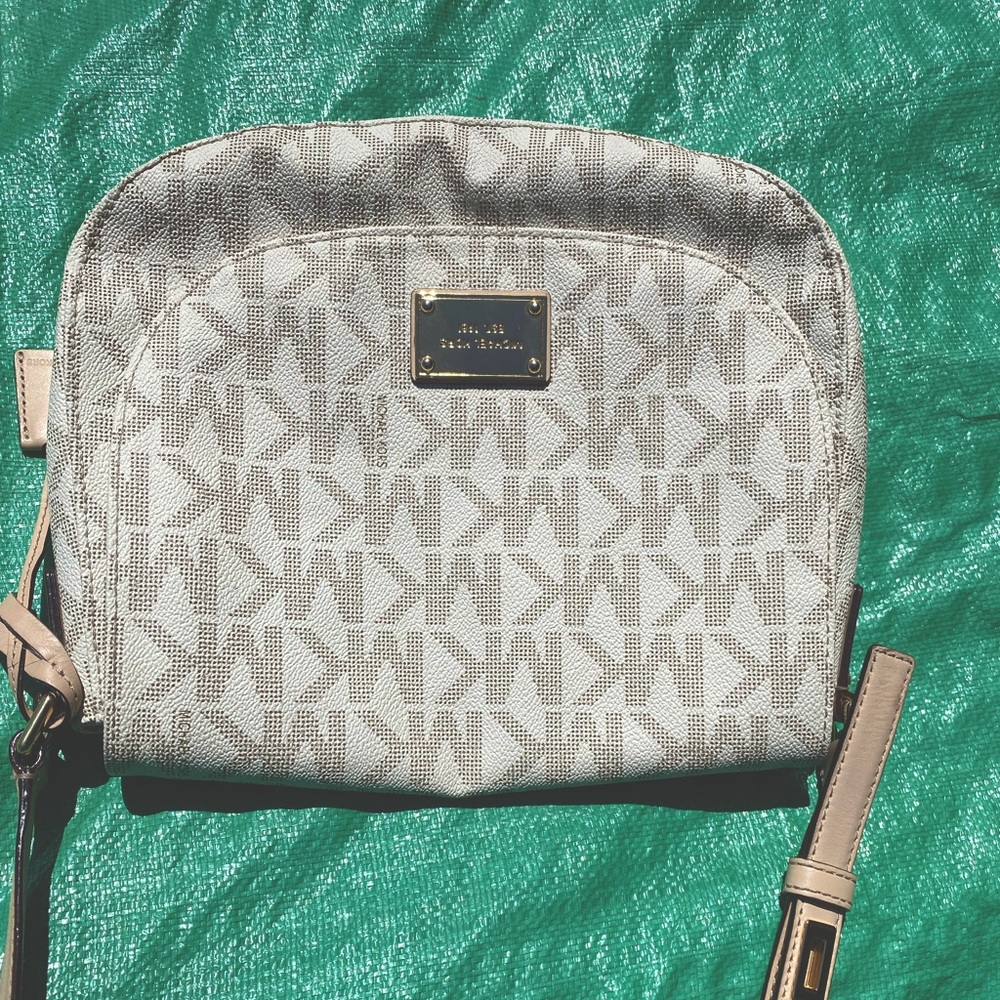 Michael Kors vanilla monogram shoulder bag